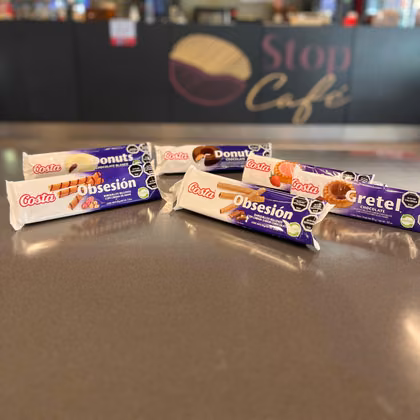 Obleas y barquillos bañados en chocolate.